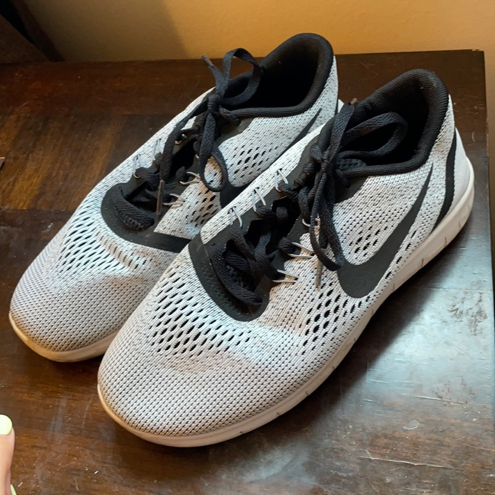 Grey Nike shoe!